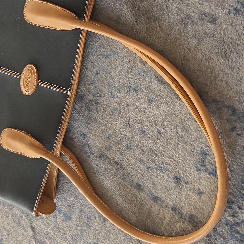 Tod's Black and Tan Leather Lady Di Vintage Tote - Picture 10 of 14
